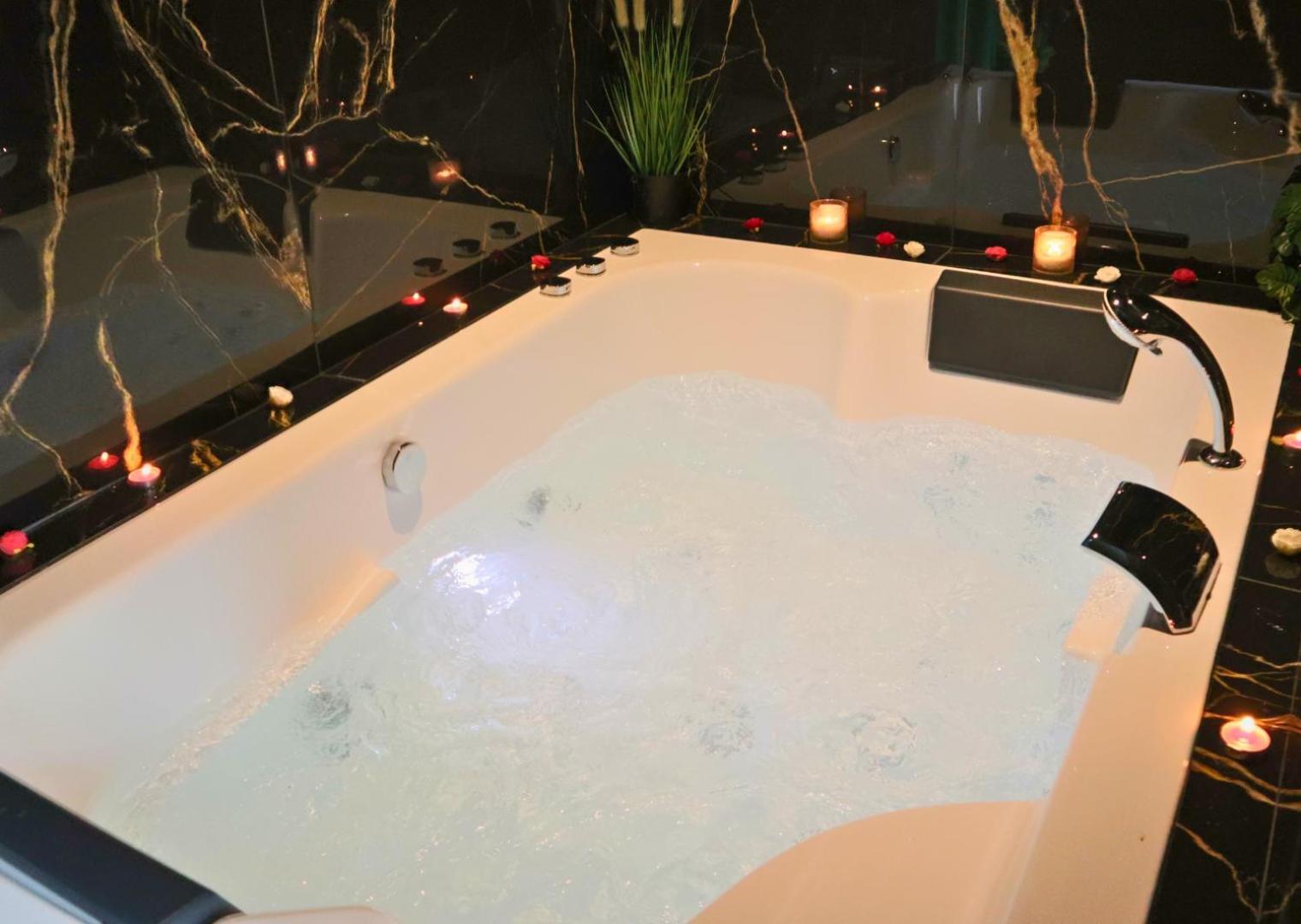 Sejour Detente A Saint-Omer - Jacuzzi Prive, Terrasse, Centre-Ville Et Parking Gratuit Zewnętrze zdjęcie